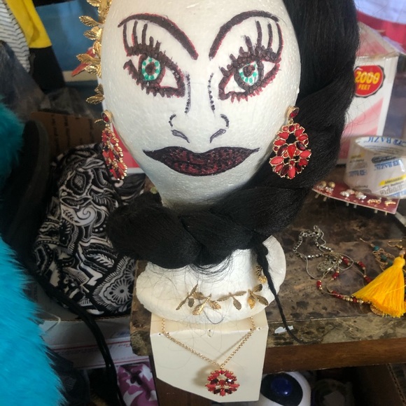 Earrings and matching neckless - Picture 3 of 4